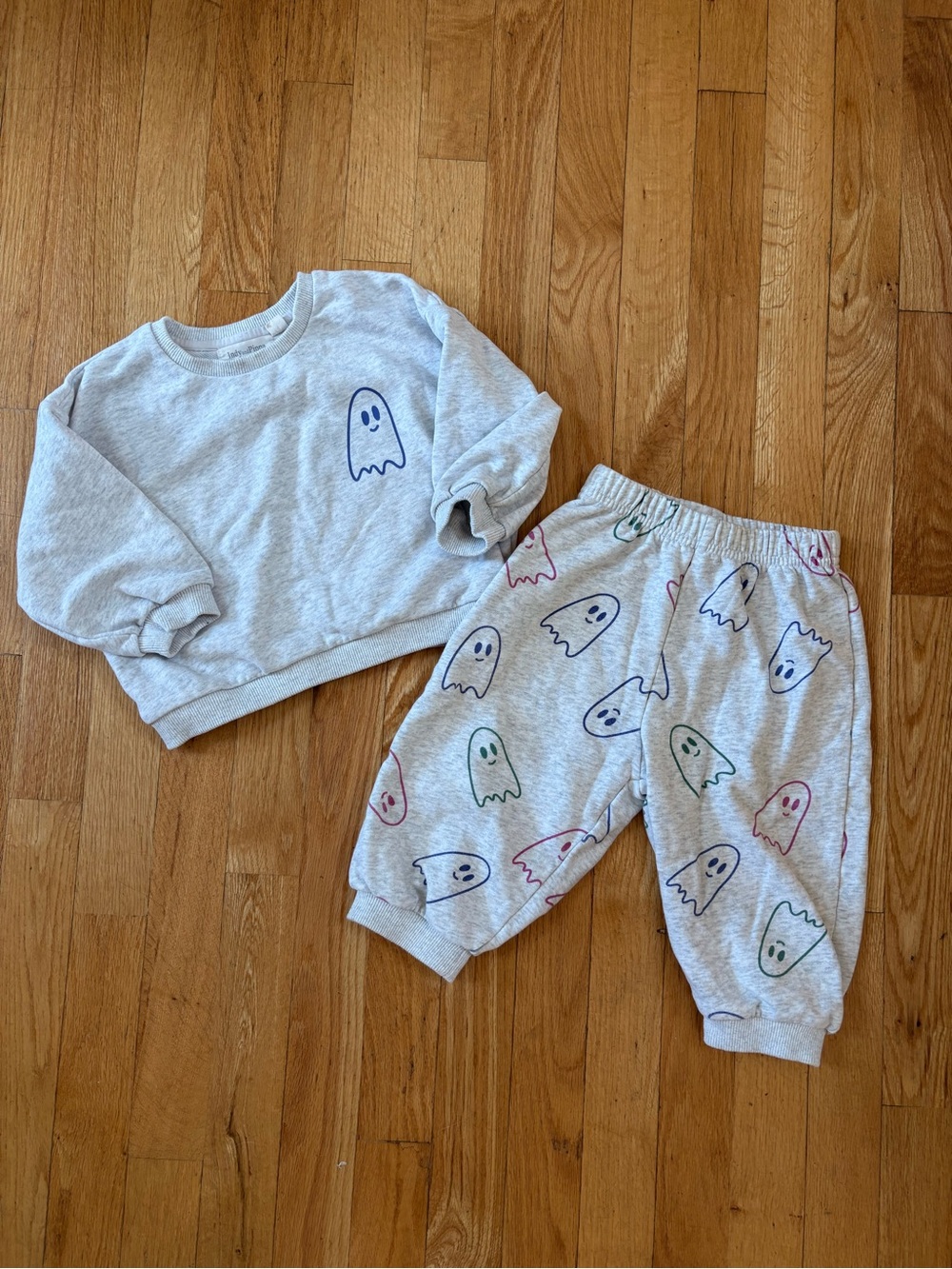 Indy and Pippa Gray Ghost Print Kids Sweatsuit - Multicolor Ghosts